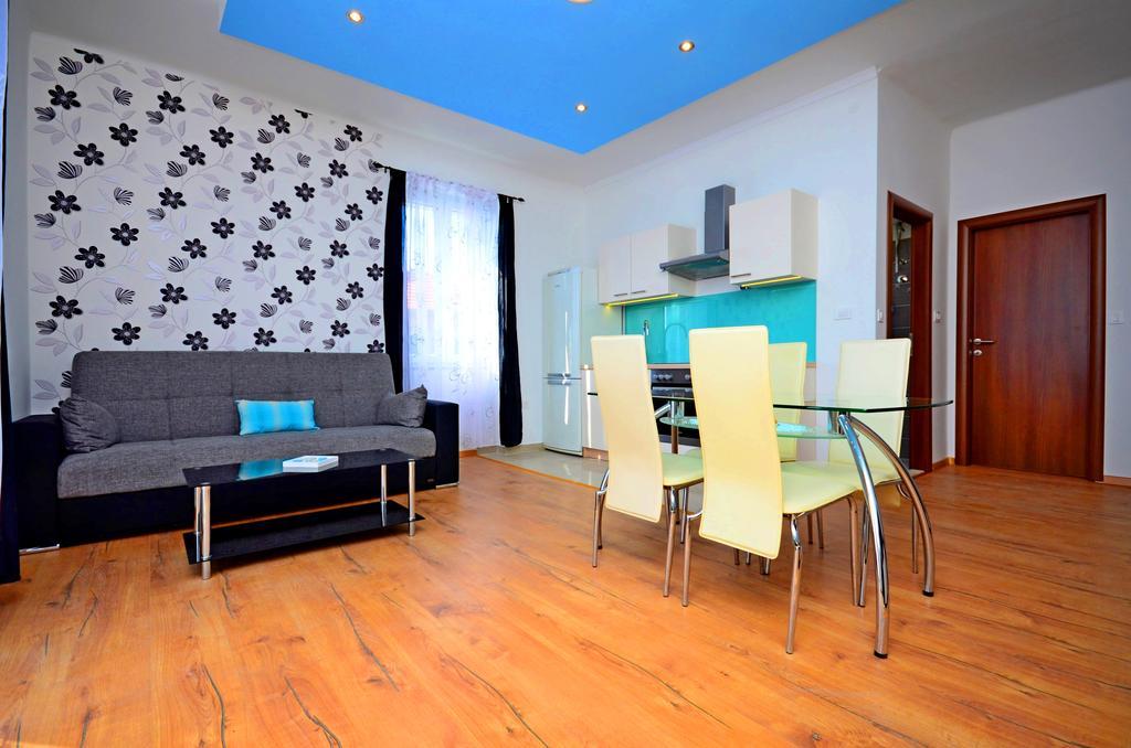 Violet Sea Breeze Apartment Split Exterior photo